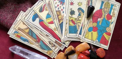 Diferencias entre la videncia, el tarot y la astrología